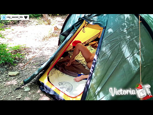 ❤️ ຖ່າຍໃນກ້ອງຖ່າຍຮູບ Passionate jerk off Stranger in a tent ແຕ່ໜັງໂປ້ ຢູ່ພວກເຮົາ ❌️❤