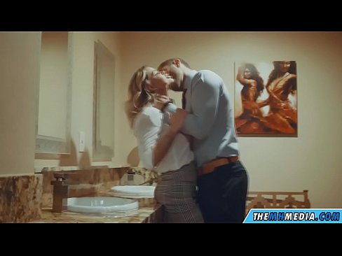 ❤️ ໃນເວລາທີ່ຜິວເນື້ອສີຂາວ busty seduces ທ່ານຢູ່ໃນຫ້ອງນ້ໍາສາທາລະນະ ແຕ່ໜັງໂປ້ ຢູ່ພວກເຮົາ ❌️❤